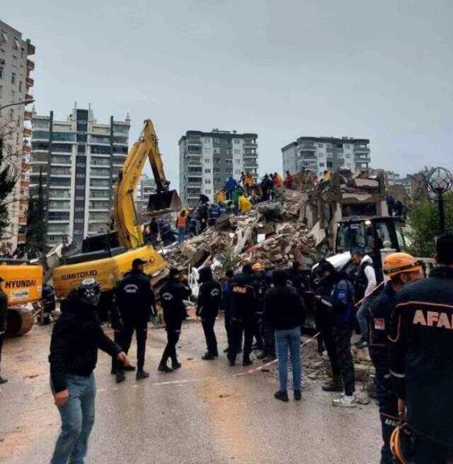 100 kişiye mezar olan apartmanın müteahhitti baba-kız aranıyor 100 kişiye mezar olan apartmanın müteahhitti baba-kız aranıyor