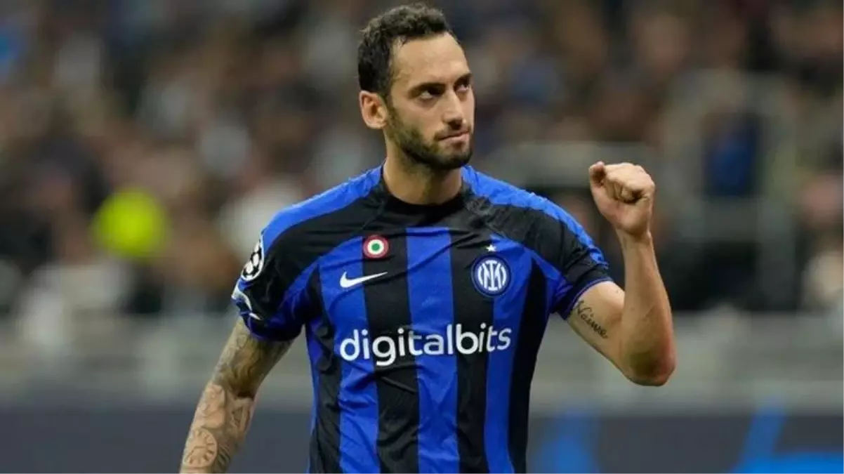 Adı Galatasaray ile anılan Hakan Çalhanoğlu, Inter ile sözleşmesini 2027 yılına kadar uzatıyor