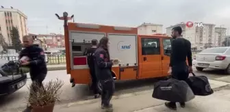 AFAD ekipleri inceleme yapıyor... Apartmana yayılan kötü kokudan zehirlenen kişi sayısı 5'e yükseldi