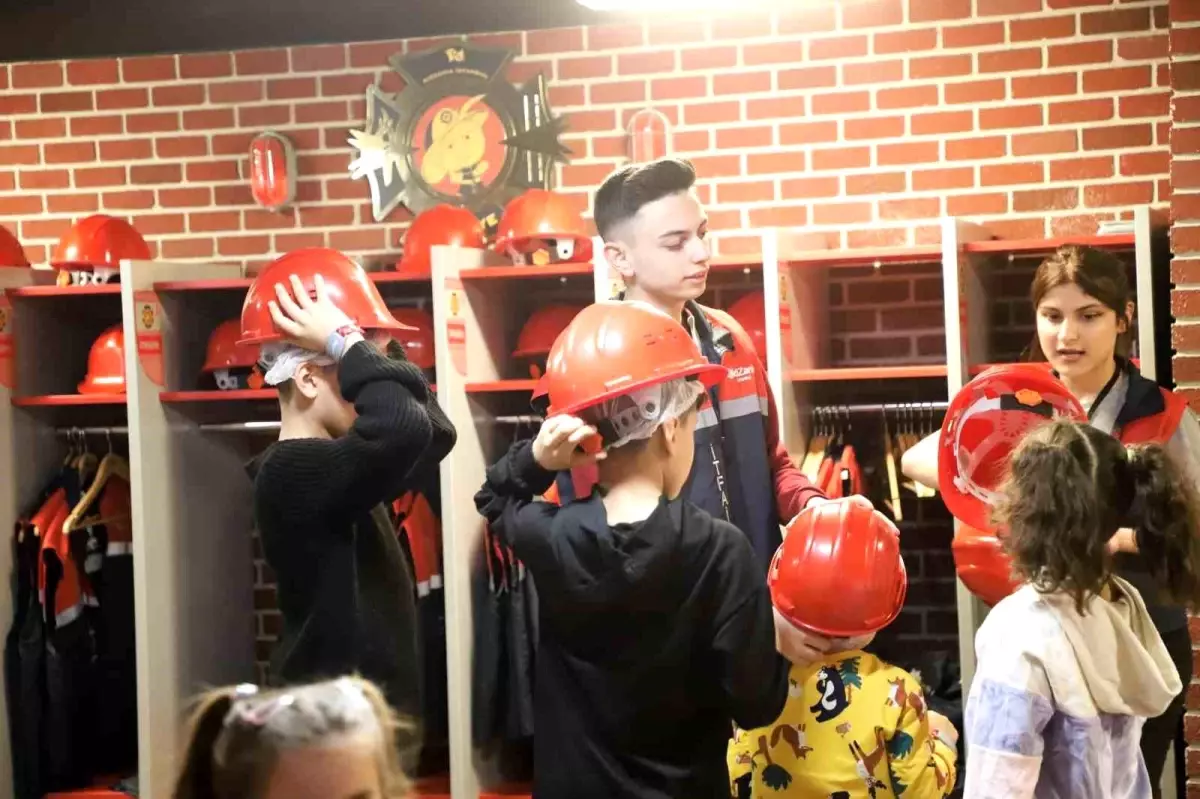 Afet bölgesinden Şile\'ye gelen çocuklara Şile Belediyesi\'nden moral etkinliği