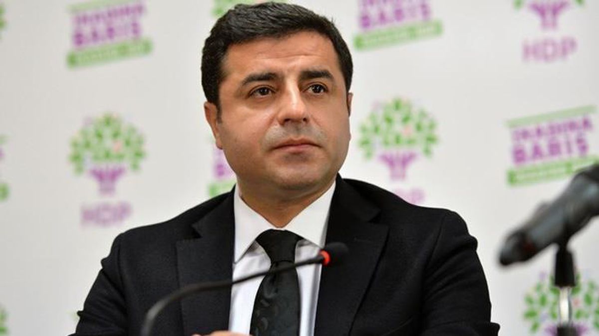 Akşener'in 6'lı Masa'dan kalkmasının ardından bir yorum da Selahattin Demirtaş'tan geldi: Daha sıkı sarılacağız birbirimize