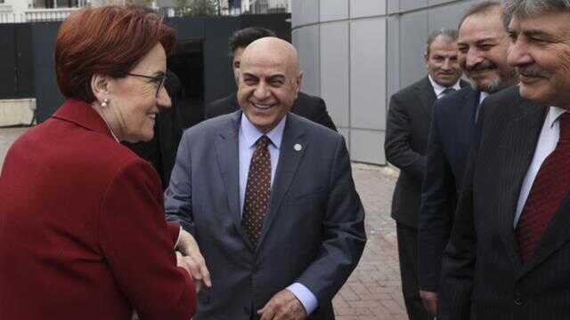 Belediye başkanlarıyla buluşmaya gelen Akşener'i göreve geri dönen Cihan Paçacı karşıladı