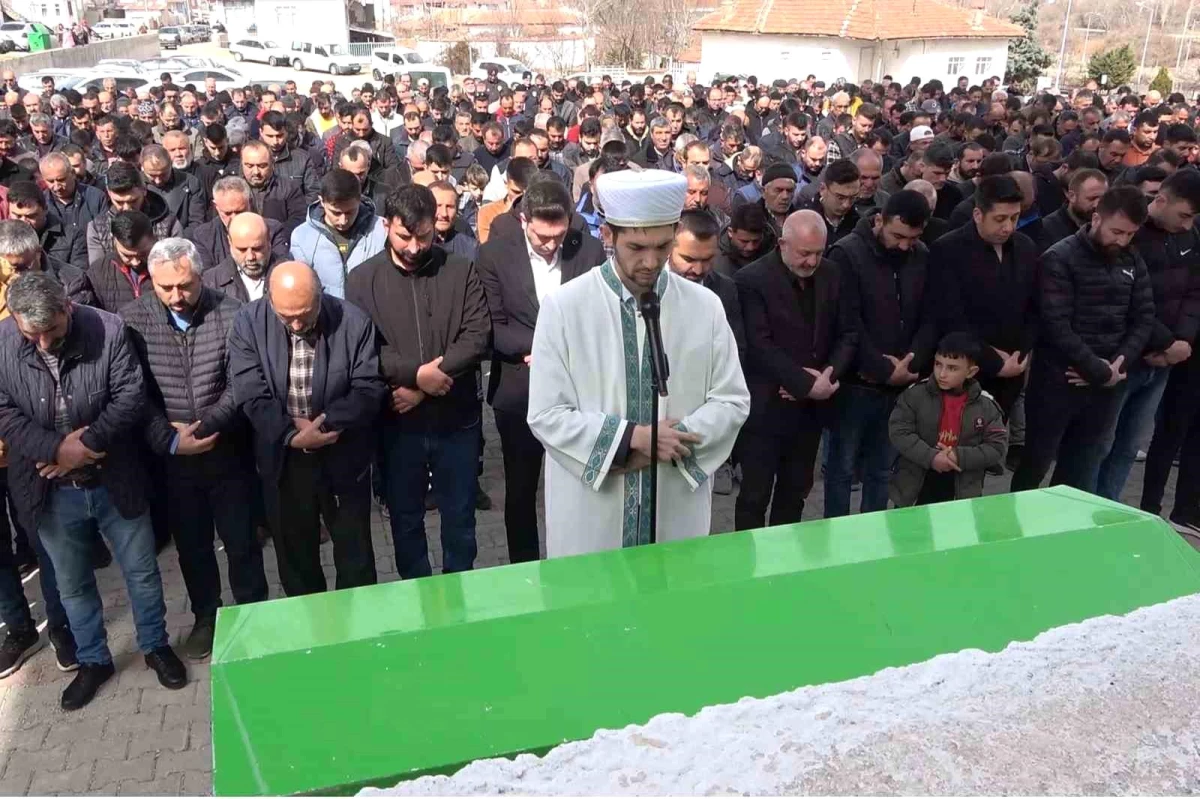 Bir babanın en zor anı: Eşi, kızı, kız kardeşi ve kuzeninden sonra şimdi de 10 yaşındaki kızını toprağa verdi