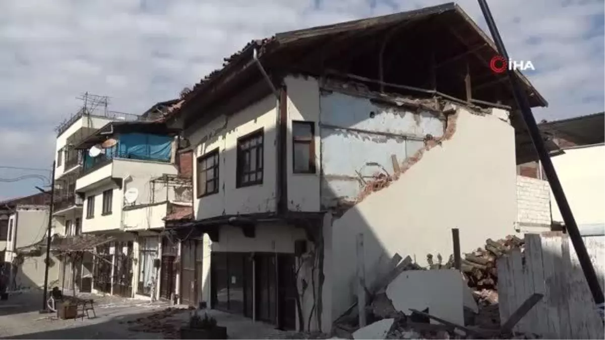 Deprem Malatya\'da tarihi kültürel yapılara da zarar verdi