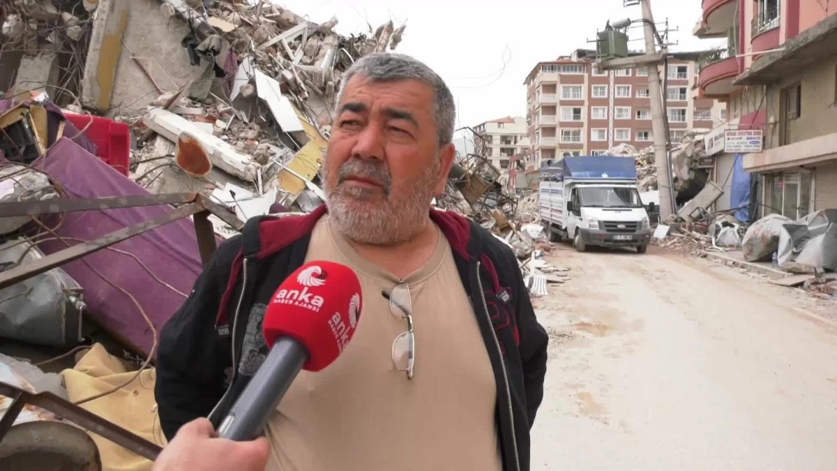 Depremzede Emekli Öğretmen: "Gelecek Bilemiyoruz Ki Önümüzü Nasıl Göreceğiz?