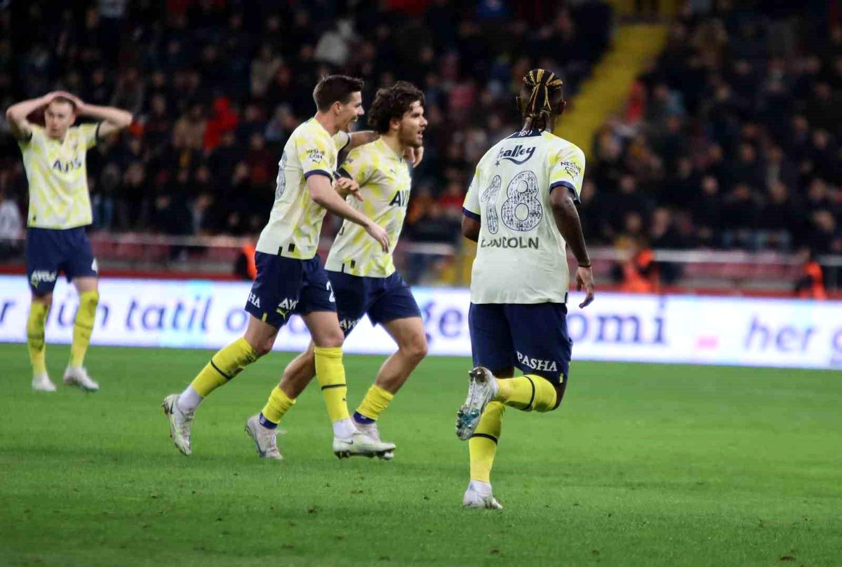 Fenerbahçe\'nin deplasmandaki yenilmezlik serisi 5 maça çıktı