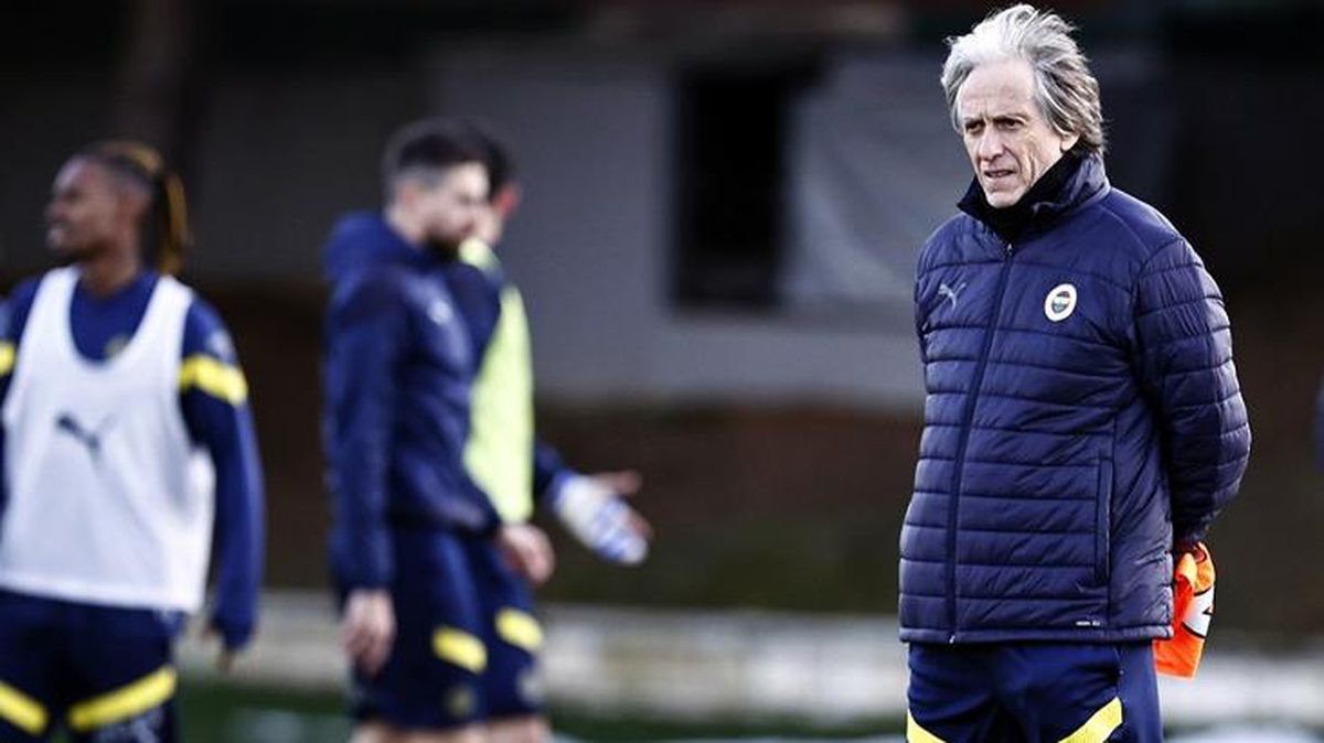 Jorge Jesus, Galatasaray'ı işaret ederek Fenerbahçeli futbolcuları uyardı: Kazanmak zorundayız