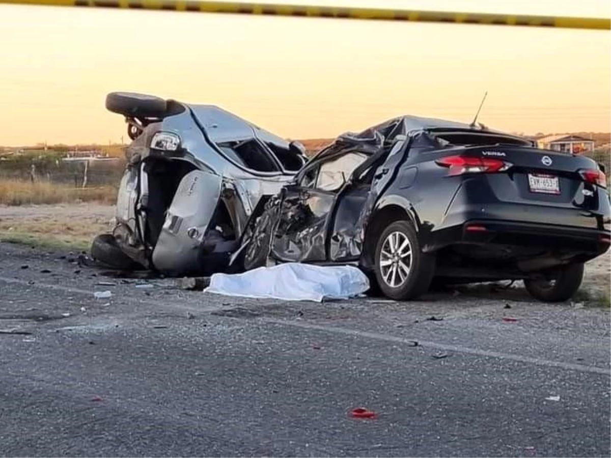 Meksika\'da iki araç kafa kafaya çarpıştı: 10 ölü
