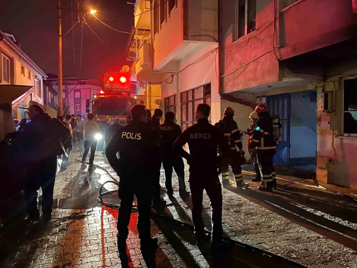 Sakarya\'da korkutan yangın: 5 kişi dumandan etkilendi