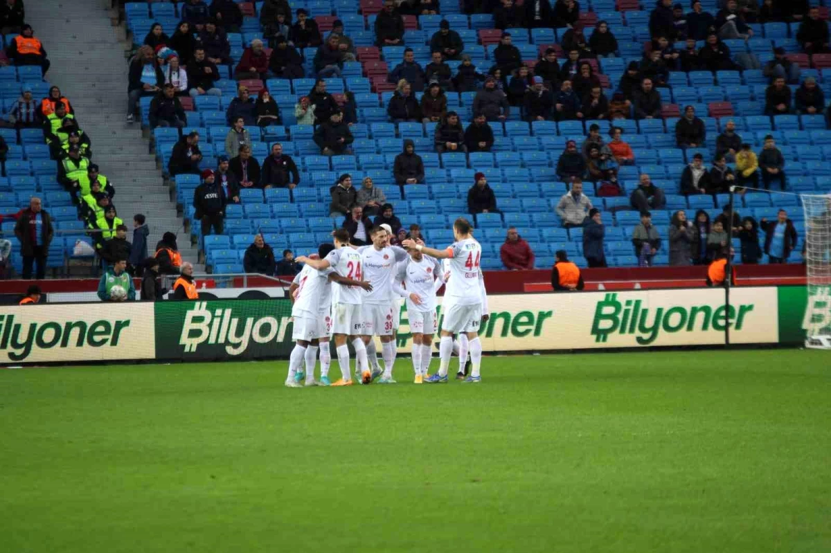 Spor Toto Süper Lig: Trabzonspor: 1 Ümraniyespor: 2 (İlk yarı)