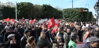 Tunus'ta binlerce göstericinin katılımıyla hükümet karşıtı protesto