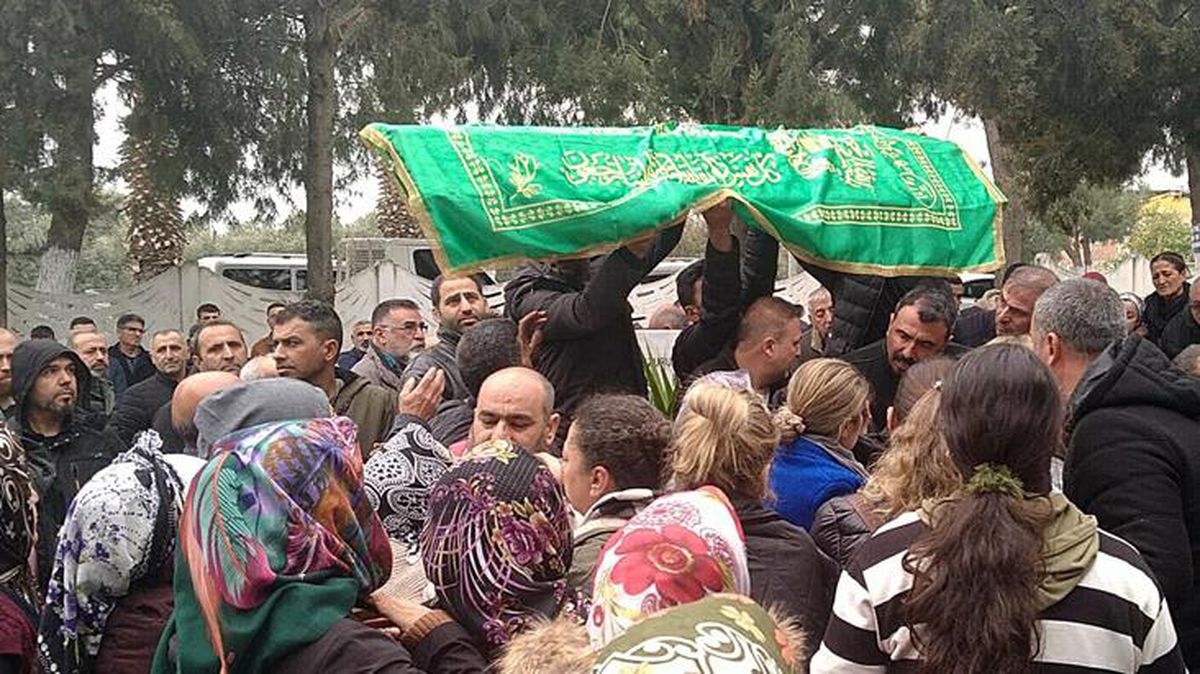 Yanan koltukların arasında cansız bedeni bulunan minik Berkay'a acı veda! Anne ve babası ayakta durmakta zorlandı