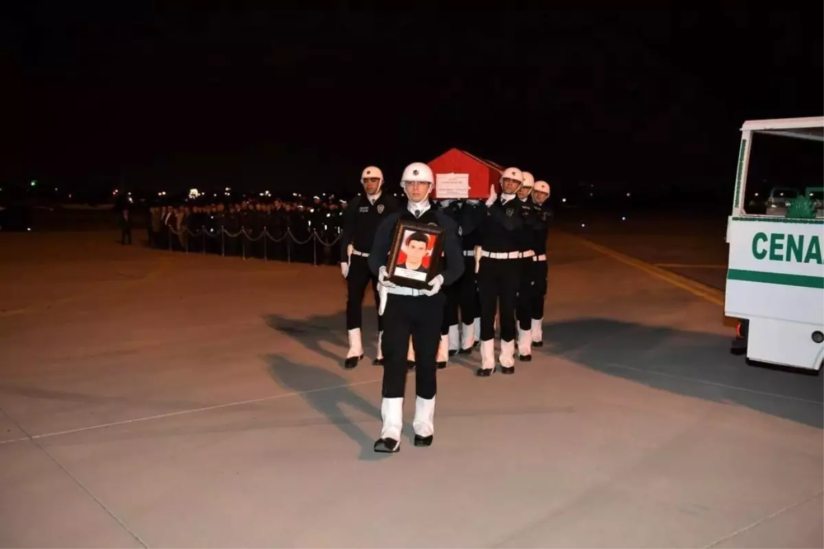 Hatay\'da şehit düşen polis memurunun cenazesi memleketine uğurlandı