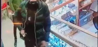 Kendilerini polis olarak tanıtan gaspçılar kamerada