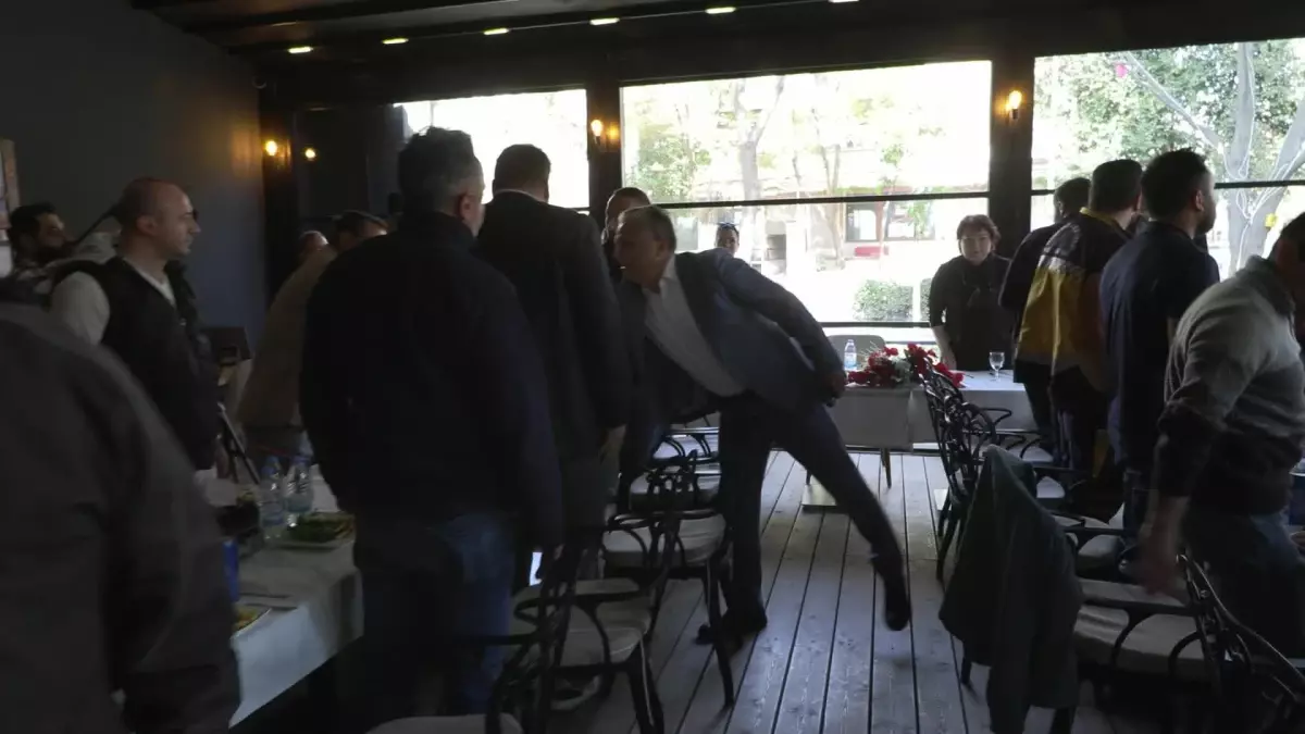 Muratpaşa Belediye Başkanı Uysal, Deprem Bölgesinden Dönen Personeliyle Bir Araya Gelen: "Gelecekle İlgili Kararlar Alıyoruz"