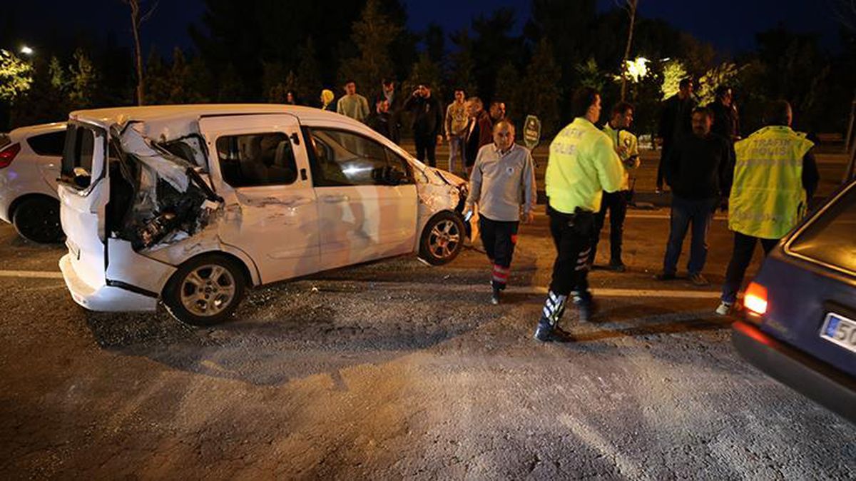 Nevşehir'de freni boşalan kamyonun çarptığı 6 araçtaki 7 kişi yaralandı