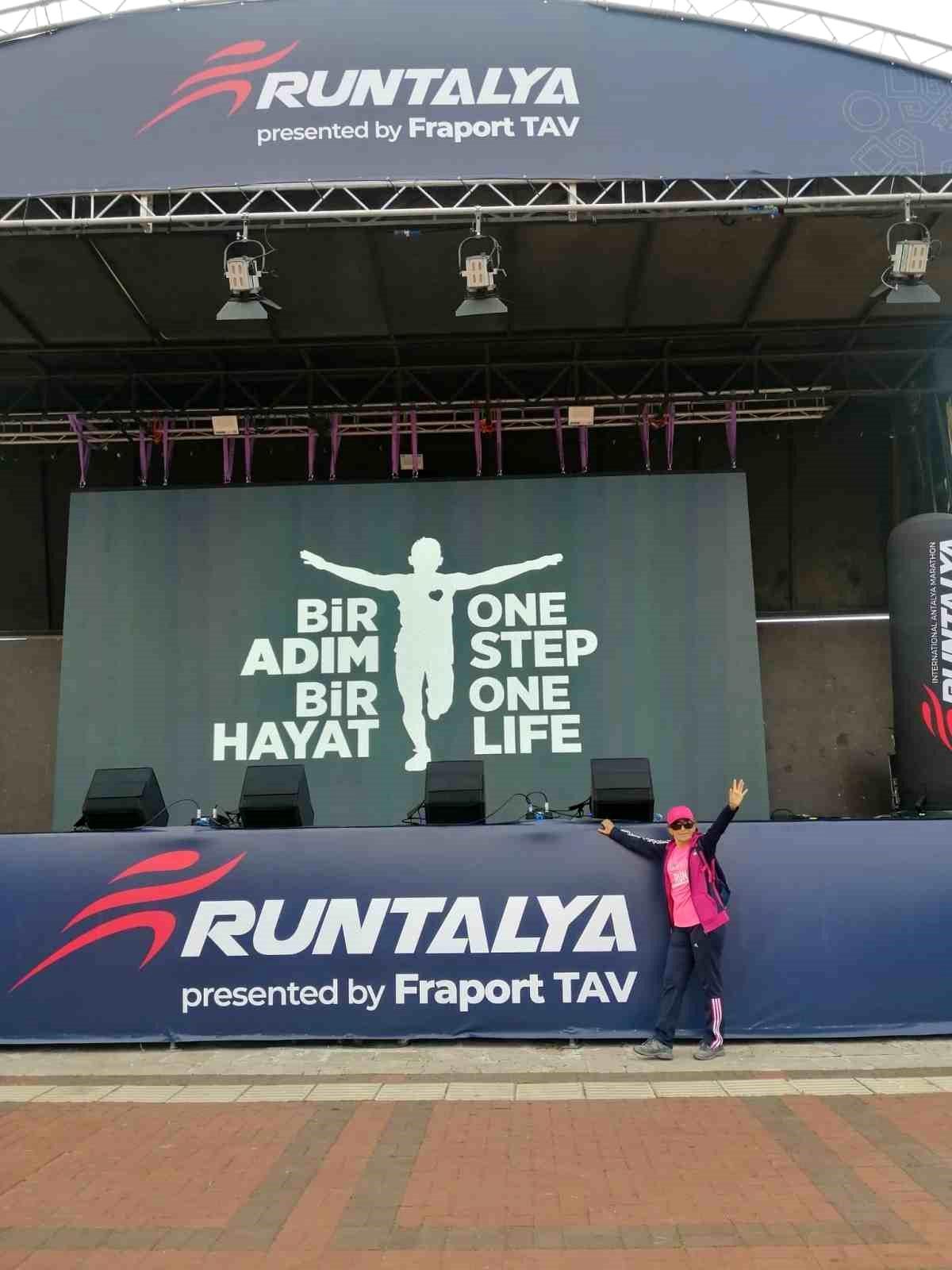 Nilgün öğretmen Antalya Maratonu\'nda başarı elde etti