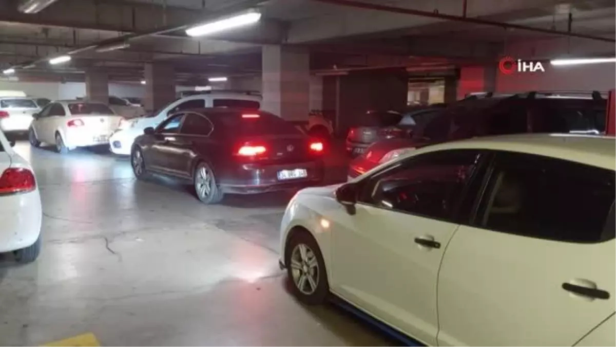 Onlarca vatandaş, AVM otoparkında mahsur kaldı