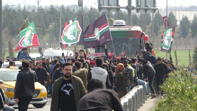 Amedspor, olaylı Bursa maçı sonrası Diyarbakır'da coşkuyla karşılandı