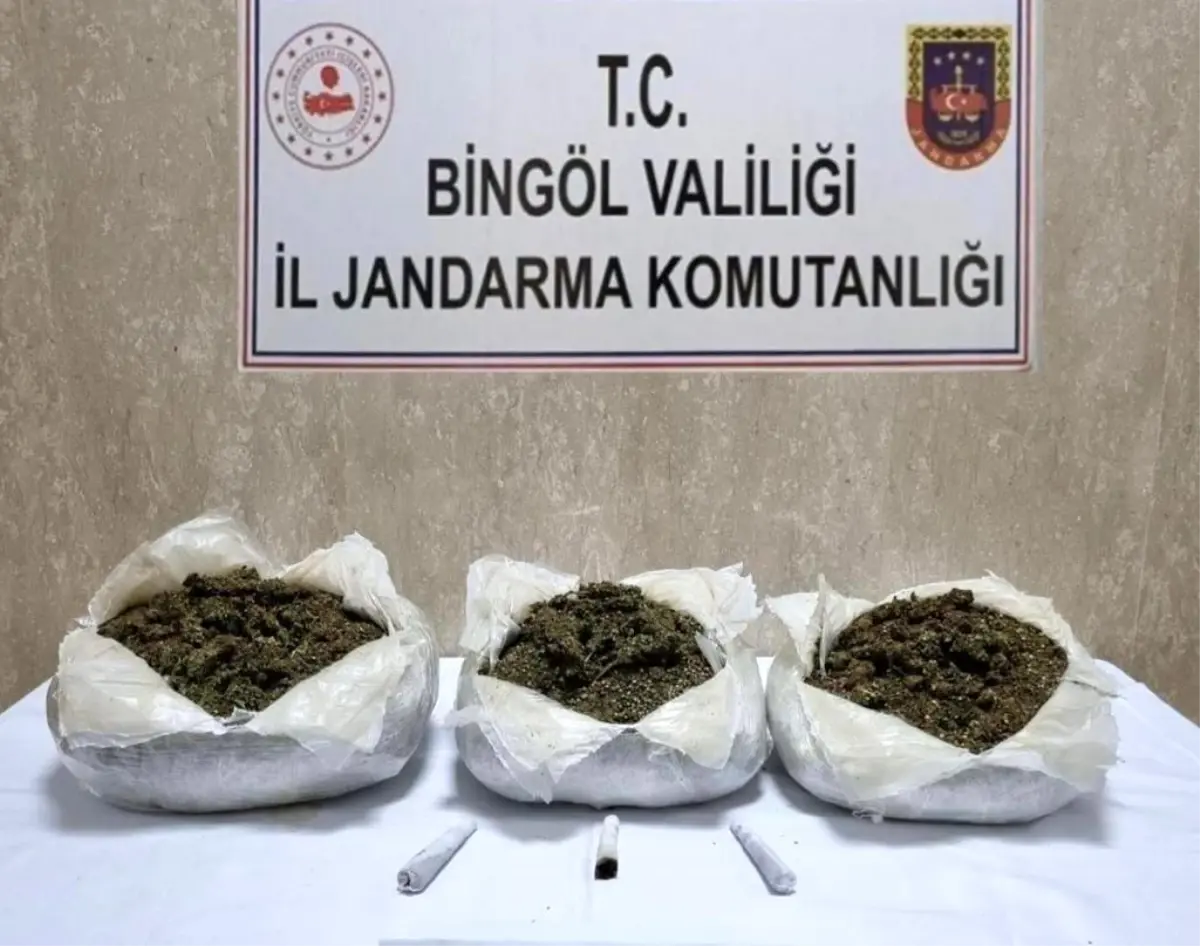 Bingöl\'de 3,5 kilo esrar ele geçirildi: 4 gözaltı