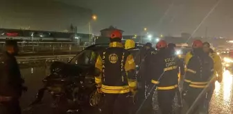 D-100'de bariyere çarpan hafif ticari aracın sürücüsü yaralandı