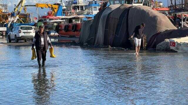 Denizin taştığı İskenderun'da son durum böyle görüntülendi