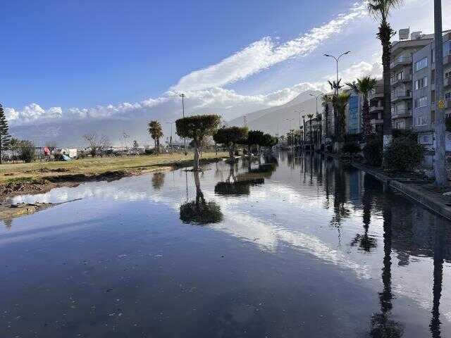 Denizin taştığı İskenderun'da son durum böyle görüntülendi