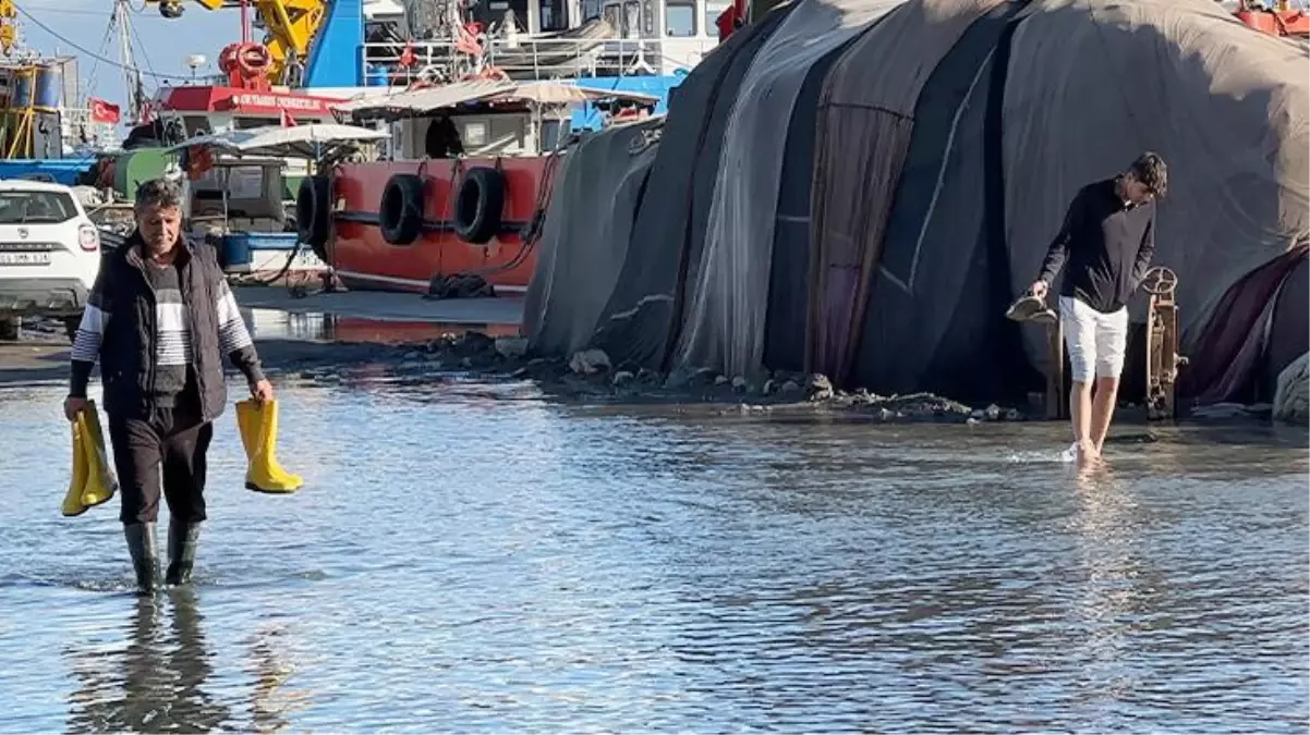 Önce deprem, sonra deniz taşması! Vatandaşın tedirgin olduğu İskenderun\'da son durum böyle görüntülendi