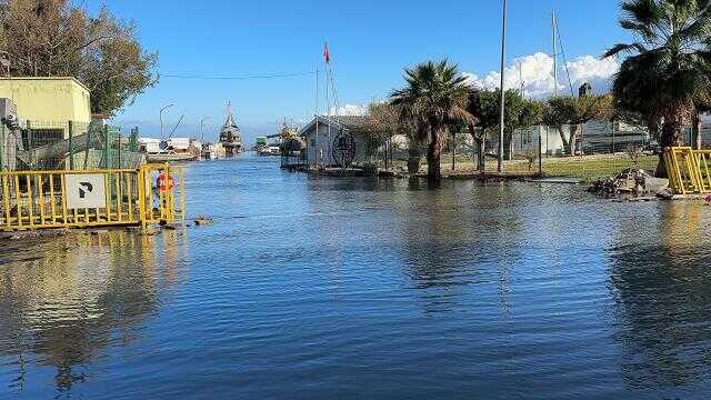 Denizin taştığı İskenderun'da son durum böyle görüntülendi