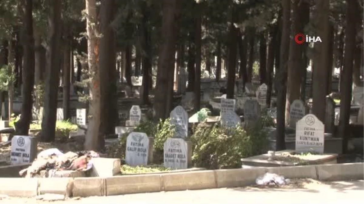 Depremin vurduğu Hatay\'da mezarlıklar da zarar gördü