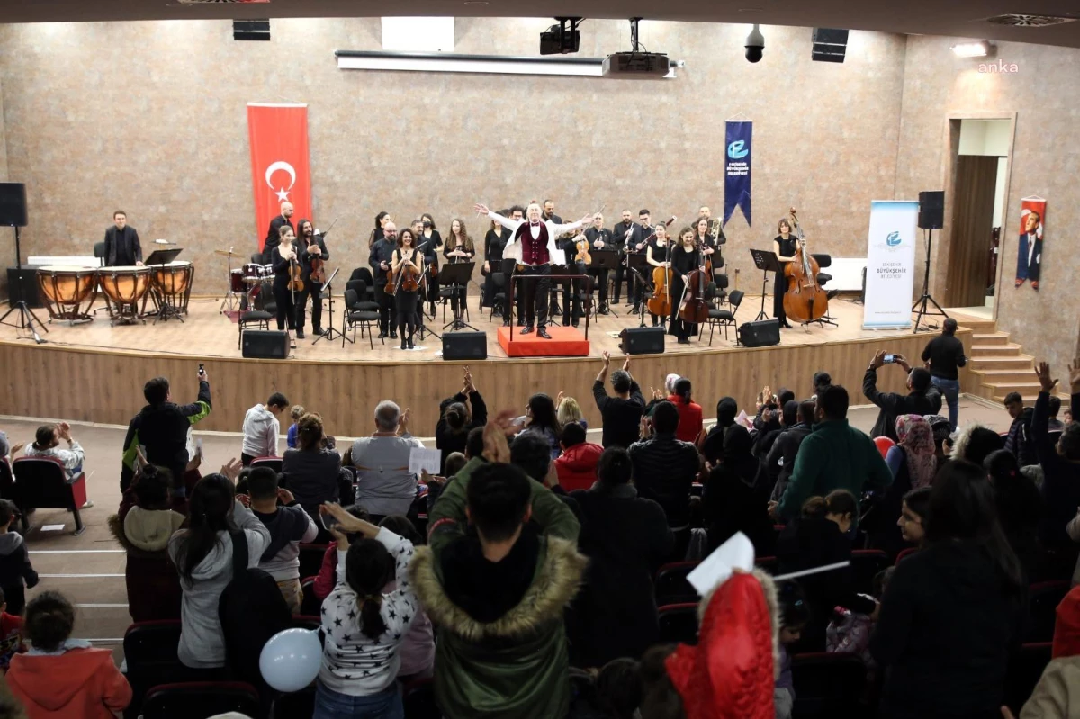 Eskişehir Büyükşehir\'den Kyk Yurdundaki Depremzedelere Çok Sesli Moral