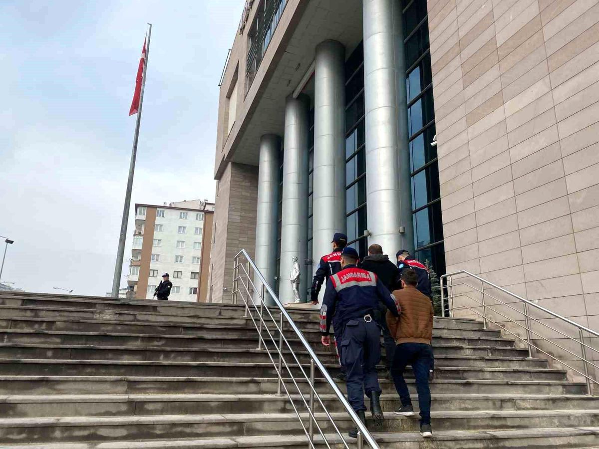 Eskişehir\'de 700 kilo bakır kablo çalan şüpheliler Ankara\'da yakalandı