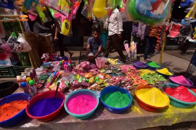 Hindistan Pazarları Hindu Renk Festivali Holi'ye Hazır