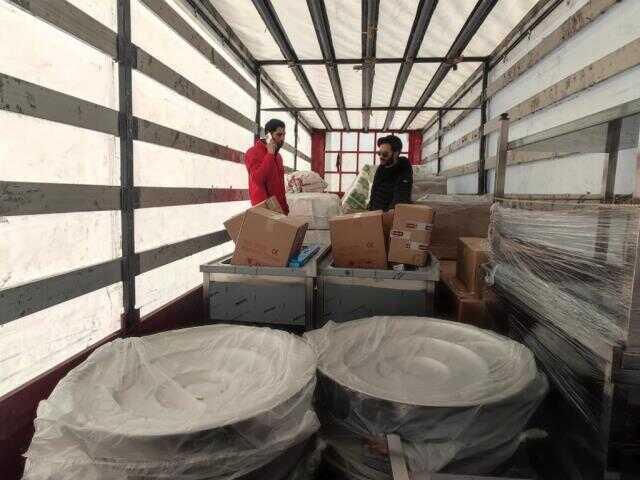 İş insanı Uğurcan Kapıdağ'ın deprem bölgesine yardımları sürüyor