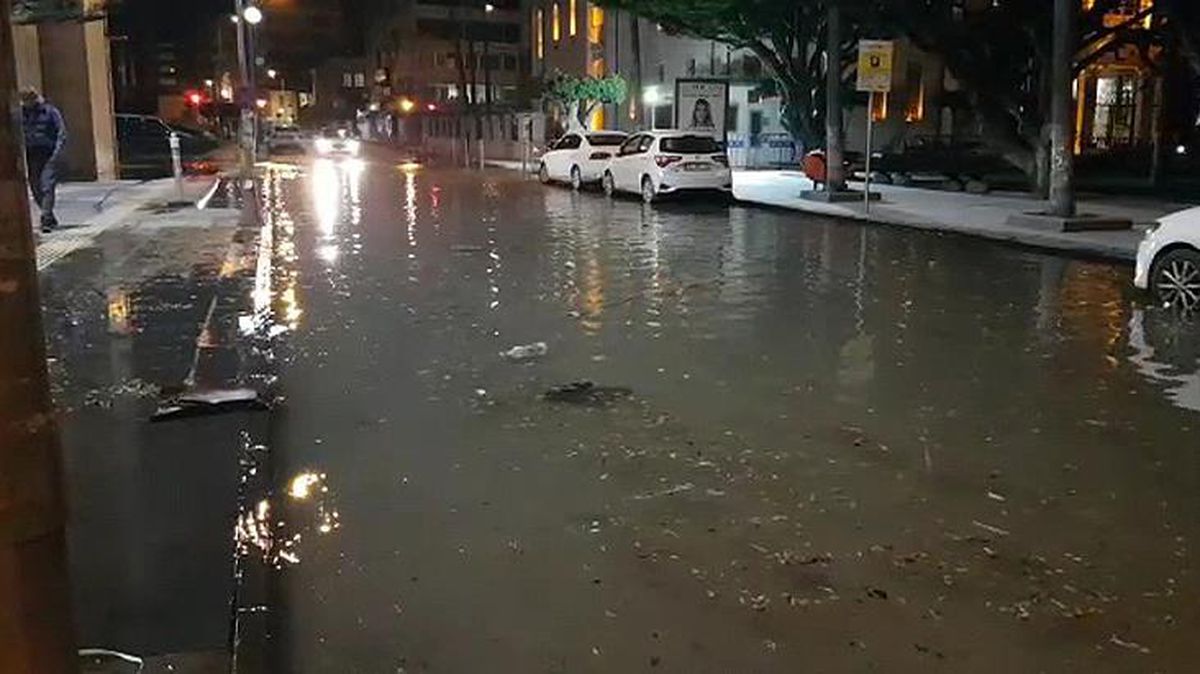 İskenderun'da 4.5'lik deprem sonrası deniz yükseldi, sahil yolu su altında kaldı