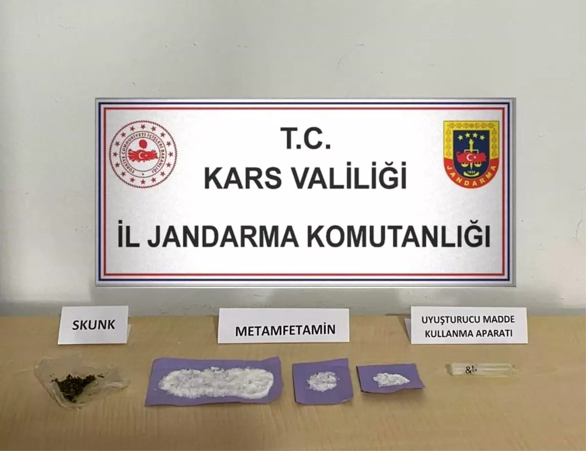 Kars\'ta jandarmadan uyuşturucuya geçit yok