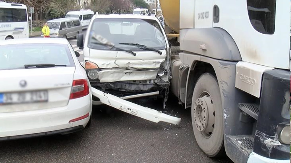 Freni boşalan kamyon, öğrenci servisi dahil 14 aracı biçti: 1 yaralı