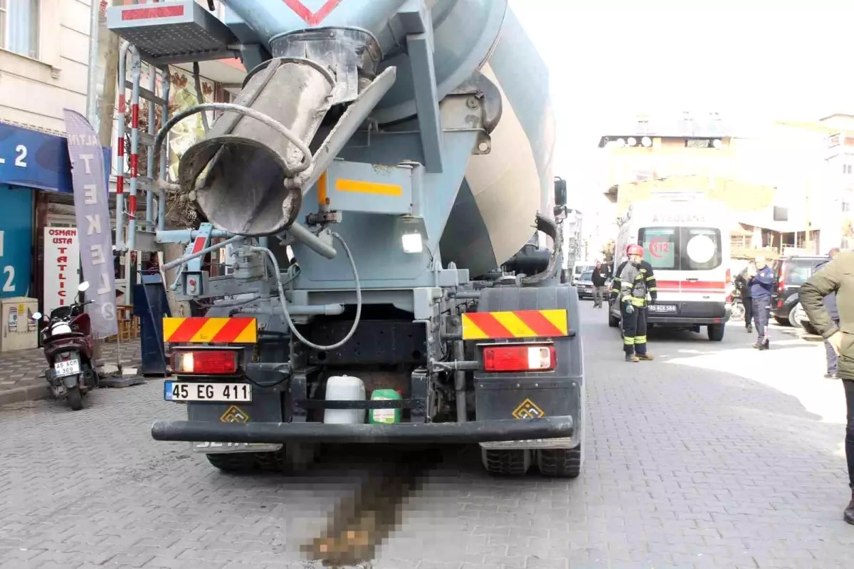 Kızını kurtardı, kendisi beton mikserinin altında can verdi