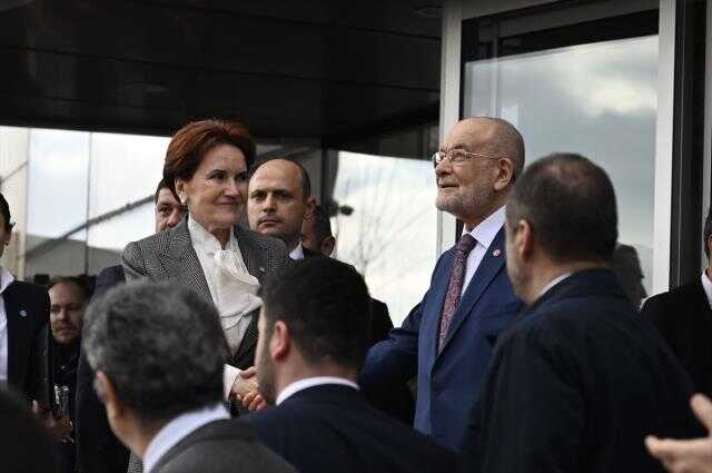 Meral Akşener'in 6'lı Masa'nın toplantısına geldiği an! Meral Akşener'in 6'lı Masa'nın toplantısına geldiği an!