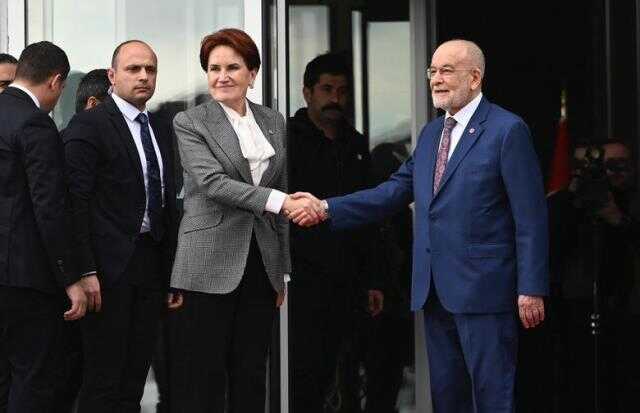 Meral Akşener'in 6'lı Masa'nın toplantısına geldiği an! Meral Akşener'in 6'lı Masa'nın toplantısına geldiği an!