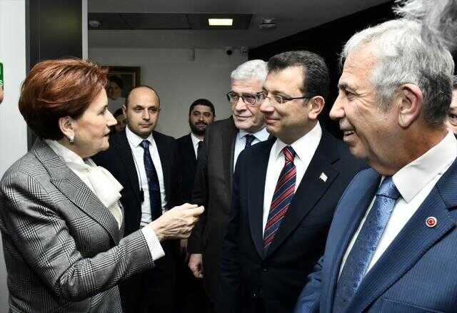 Meral Akşener'in 6'lı Masa'nın toplantısına geldiği an! Meral Akşener'in 6'lı Masa'nın toplantısına geldiği an!