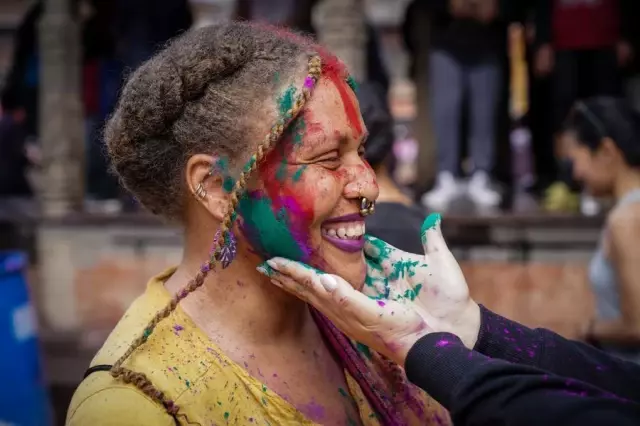 Nepal'deki Holi Festivali'nden Renkli Görüntüler