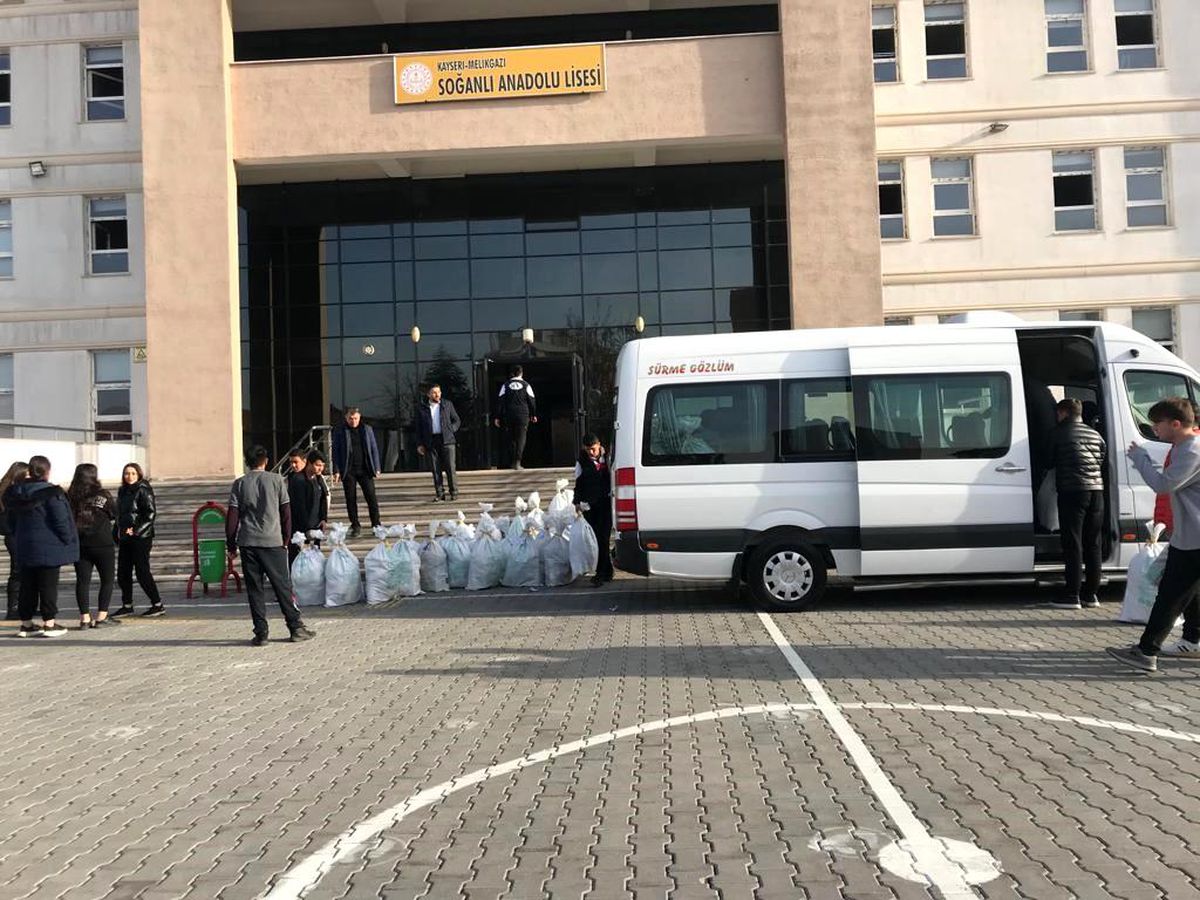 Öğrencilerin harçlıkları depremzedelere