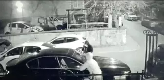 Otomobillere dadanan dikiz aynası hırsızları kamerada