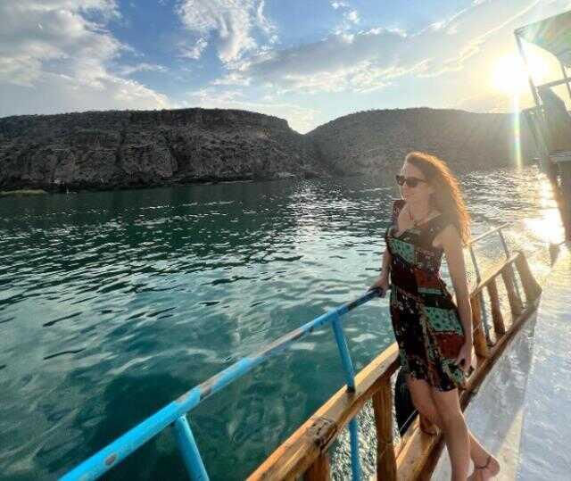 Yalı Çapkını dizisinin Esme'si Sezin Bozacı, pozlarıyla dikkat çekti