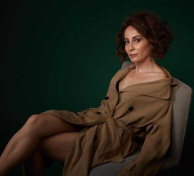 Yalı Çapkını dizisinin Esme'si Sezin Bozacı, pozlarıyla dikkat çekti