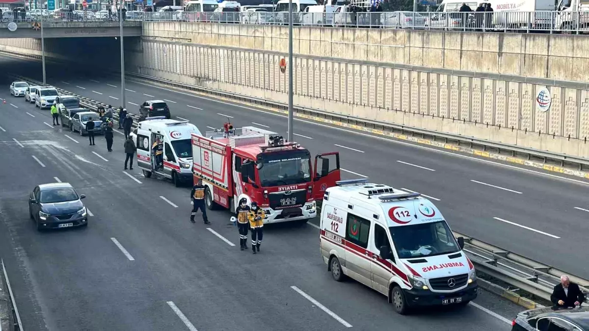 Yola düşen çuval zincirleme kazaya sebep oldu: 1 yaralı