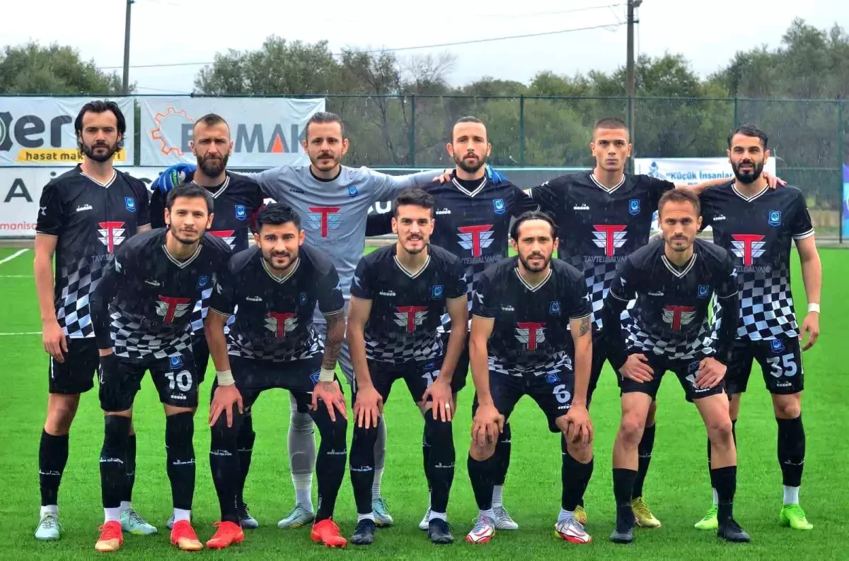 Yunusemre Belediyespor liderliğini devam ettirdi