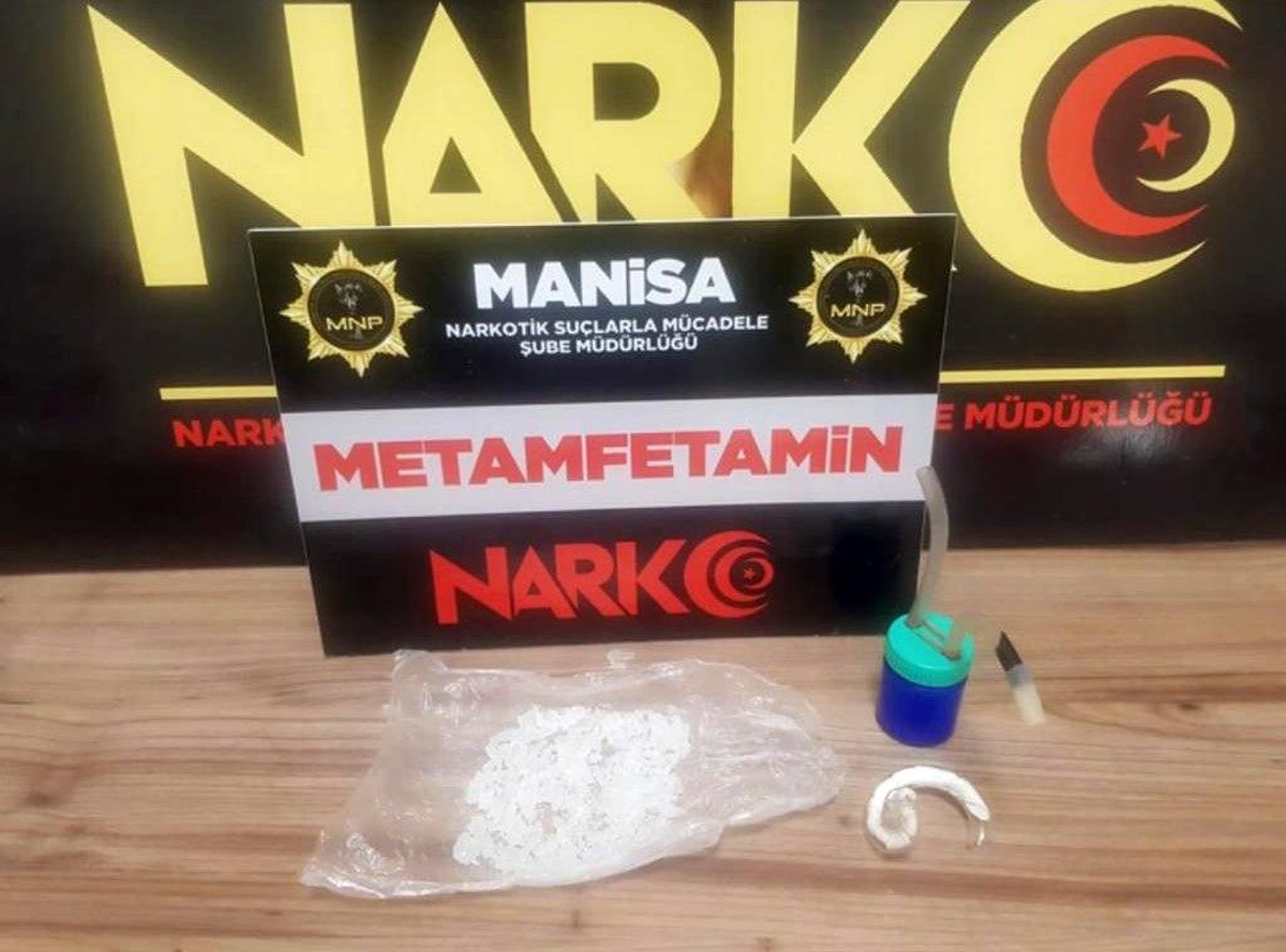 Araçlarında uyuşturucuyla yakalanan 2 şahıs gözaltına alındı