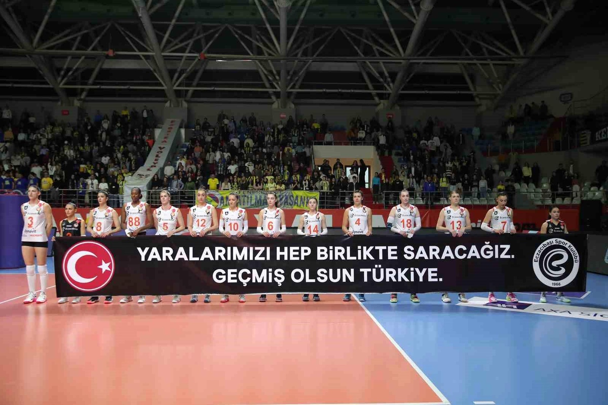 AXA Sigorta Kupa Voley: Fenerbahçe Opet: 3 Eczacıbaşı Dynavit: 0
